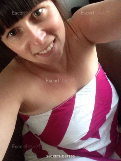 33 Year Old European Escort Essen Brunette - Image 3