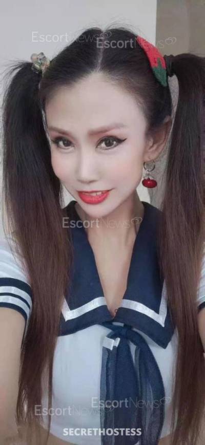 26 Year Old Asian Escort Abhā - Image 2