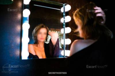 35 Year Old European Escort Amsterdam Brunette - Image 7