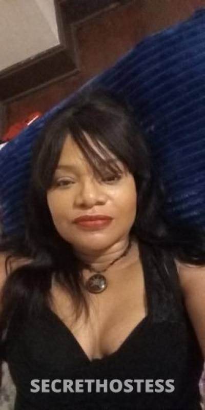 37 year old Escort in Racine WI Outcall Erotic Massages or Lingam Massage Car Dates