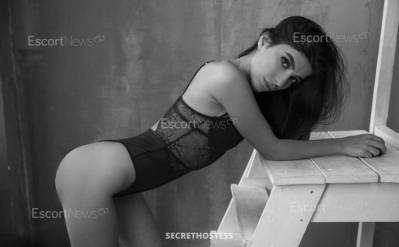 23 Year Old European Escort Milan Brunette - Image 4