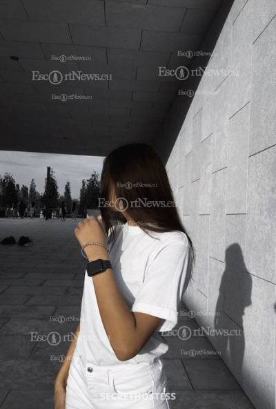 22 year old European Escort in Warsaw Wiktoria, Independent Model