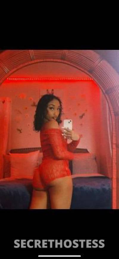 24 year old Escort in Rochester NY PARTY TYPE OF GIRL ? available 24/7 HIT ME UP