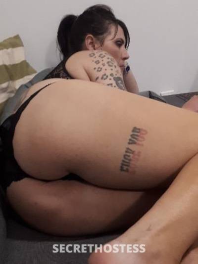 36 year old European Escort in Niagara Hey Guys it's Kylie I'm bored come play with me if