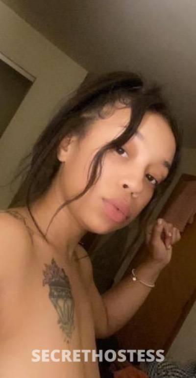 25 year old Escort in Dayton OH ?slim thick petite cutie