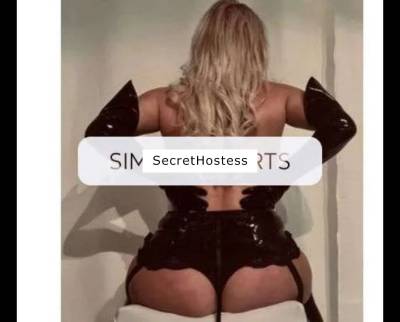 Julia, a professional escort, with a hot and curvy body in Grimsby