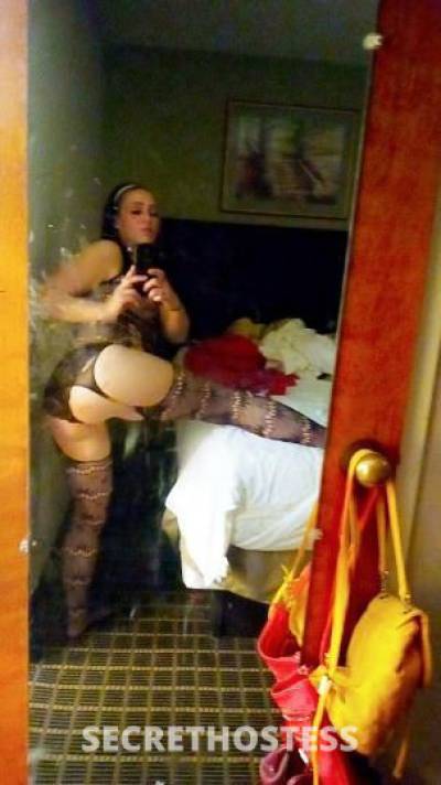 36 year old Escort in Clarksville TN Laceyluvzz is available now for your pleasure and enjoyment 