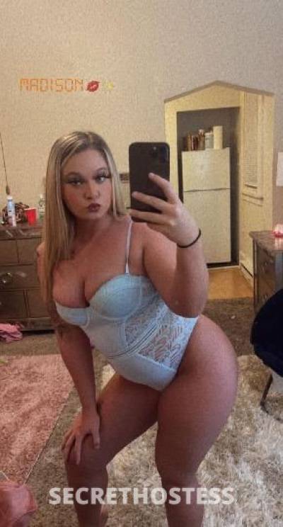 THICK blonde curves galore in Desmoines IA
