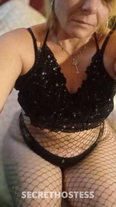 MILF ♡Hungry boys its a new yr w .deliciously thick curvy  in Bloomington IL