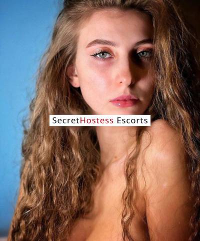 20 Year Old Escort Split - Image 8