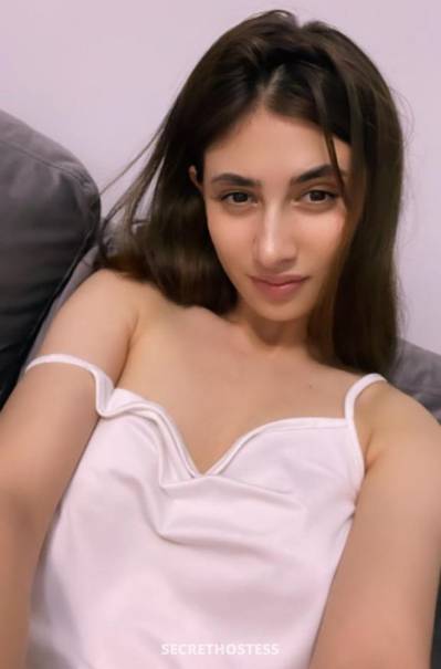 18Yrs Old Escort 172CM Tall Dubai Image - 4