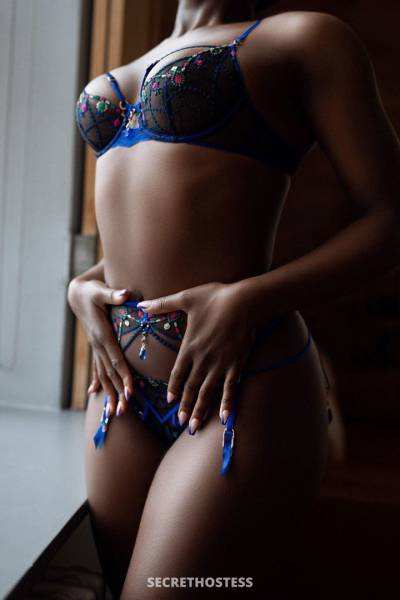 25 Year Old English Escort Berlin - Image 4