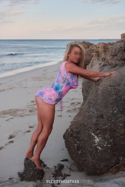 30 Year Old Blonde Australian Escort - Image 4