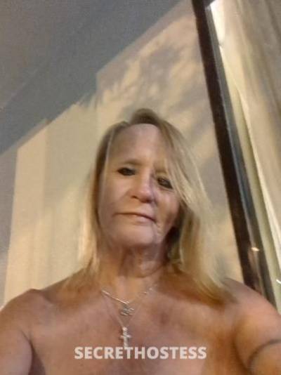 Sexy cougar loves toytime with sensual massages in Louisville KY