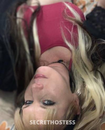 37 year old Escort in Edmonton Happy New Year!!!! Available in Castledowns for Outcall or 