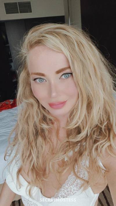 26 Year Old German Escort Dubai Blonde Green eyes - Image 5