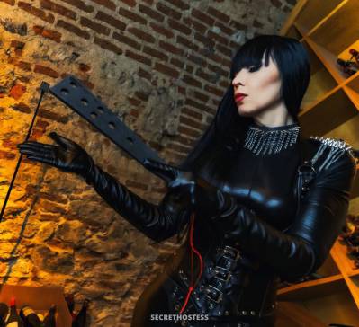 37 year old Italian Escort in Amsterdam Mistress Profesional Femdom, dominatrix