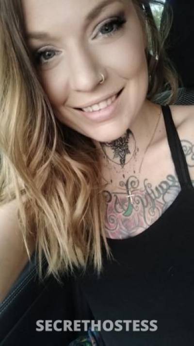28 year old Escort in Louisville KY Captivating Blue Eyed Small Town Country Girl (150qv/200hhr/