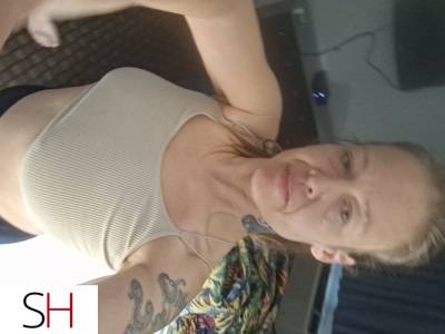 39 Year Old Escort Winnipeg Blonde Hazel eyes - Image 1