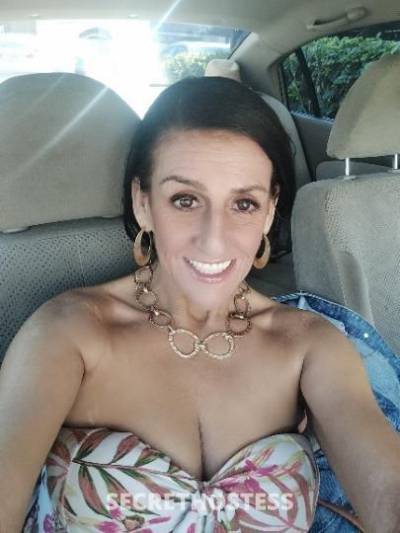 Stunning mature fit woman in Las Vegas NV