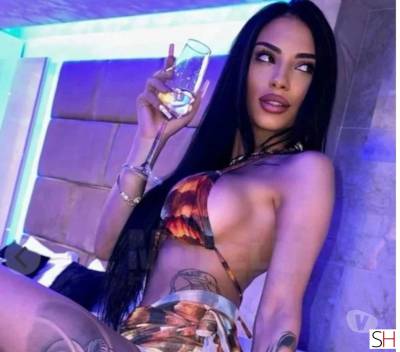 23 year old Italian Escort in Kettering Northamptonshire DOLLSS MODELS TOP QUALITY ESCORTS&amp;MASSAGE OUTCALL, 