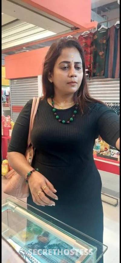 Tamil Girl in Singapore in Singapore North Region