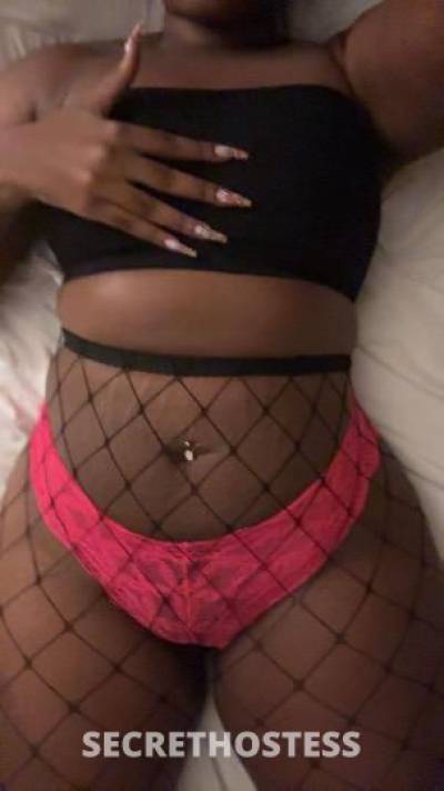 Tall, natural, curvy, clean and sexy slim thick ebony in Minneapolis MN