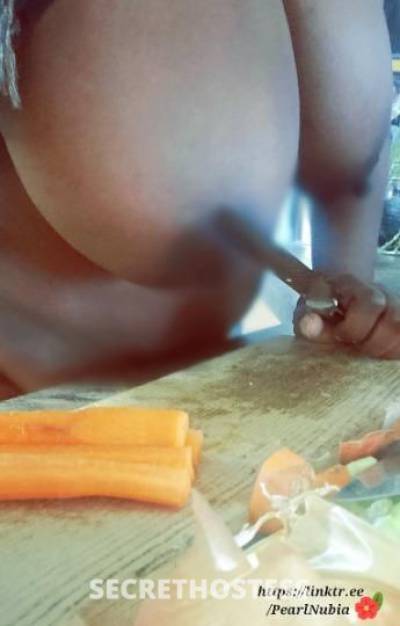 39 year old Escort in Calgary videochat/Onlyfans Big Titty Alberta Carribean Neighbor Slut