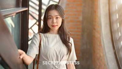 25 year old Thai Escort in Manhattan NY .‍♀️..‍♀️...small hands with