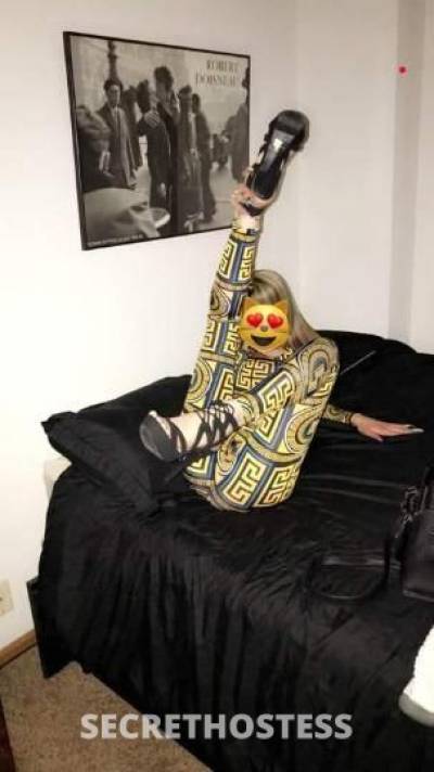 21 year old Escort in Omaha NE Playful Blonde Bombshell