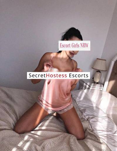 22 Year Old American Escort Dortmund Brunette - Image 2