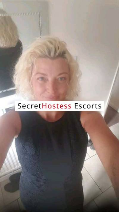 Clover 39Yrs Old Escort 40KG 183CM Tall Chelmsford Image - 3