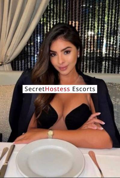 21 Year Old Colombian Escort Split - Image 5