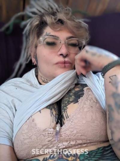 .Tattooed and pierced BBW available daily/nightly FORT ERIE  in Niagara