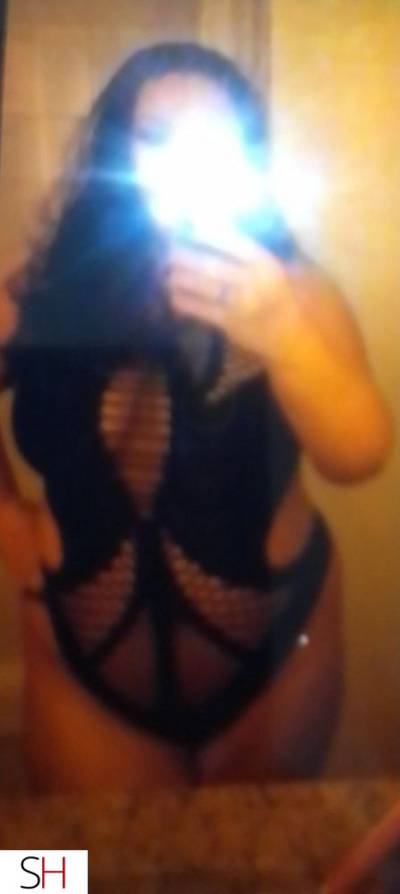 Beautiful BBW 1/2 Filipina MILF in Winnipeg