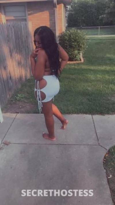 23 year old Escort in Milwaukee WI .Massages by cece