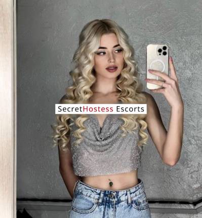 20Yrs Old Escort 50KG 170CM Tall Split Image - 11