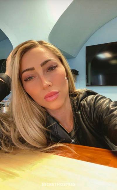 32 year old Caucasian Escort in Clarksville TN Dinner tonight bills on me, I’m only interested in a 