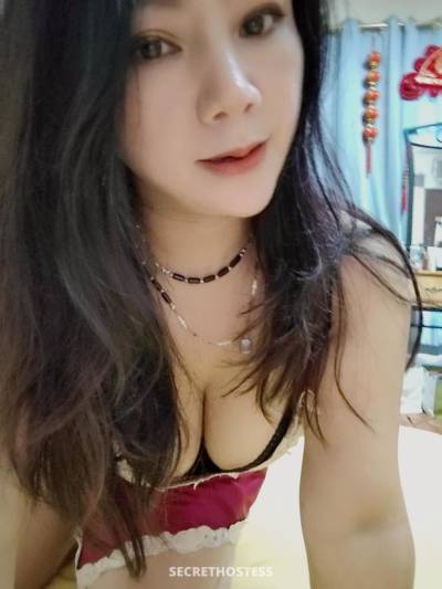 Mengtong, escort in Paris