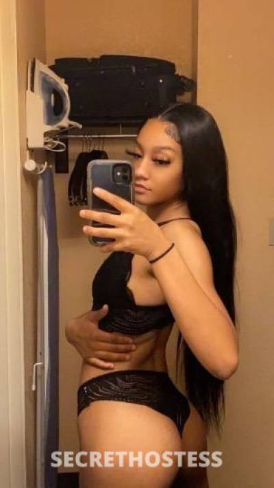 19 year old Escort in Tampa FL incall &amp; outcall specials . available now . no 