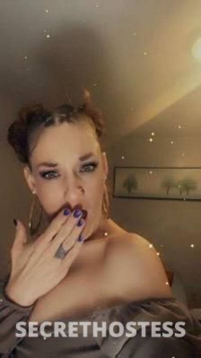 40 year old Escort in Sioux Falls SD Friday funday play with me