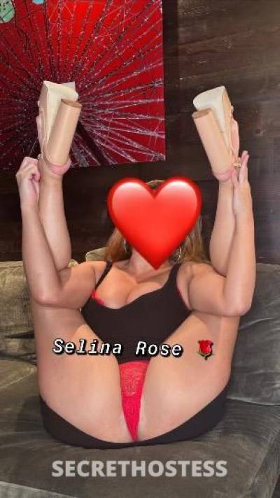 26 year old Latino Escort in Everett WA . Popular 4'11" blonde tiny latina visiting