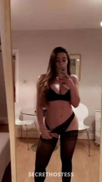 21 year old Escort in Perth 24/7 IN/OUT Pretty girl, Independent Student Escort,Sexy 