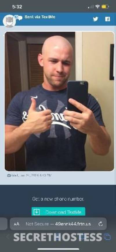 39 year old Escort in Akron OH Racist guy