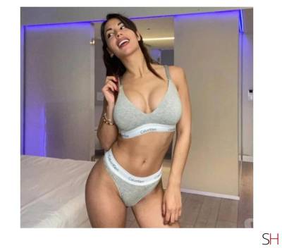 21 year old Asian Escort in London Elly is a stunning girl, curvy whit big tits and a huge ass