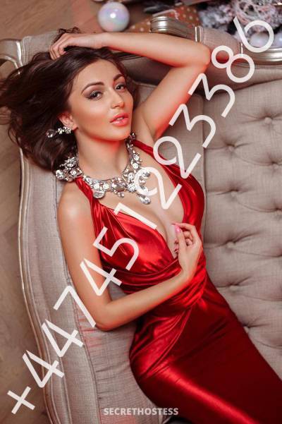 22 Year Old Czech Escort Dubai Brunette - Image 1