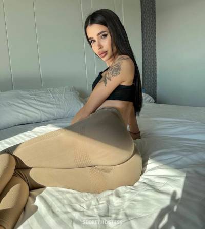 22 Year Old Escort Milan Brunette - Image 2