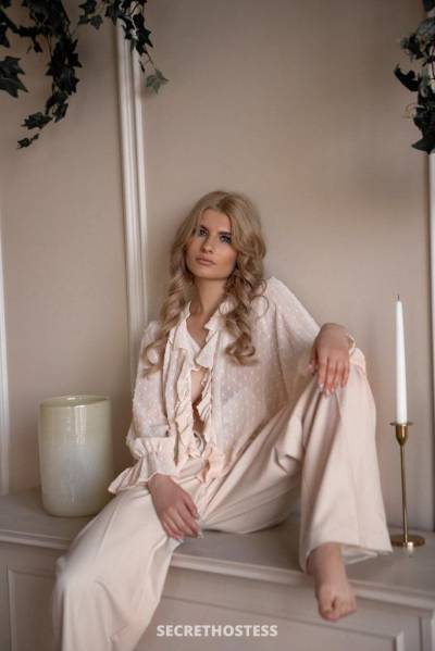 22 Year Old Russian Escort Dubai Blonde - Image 5