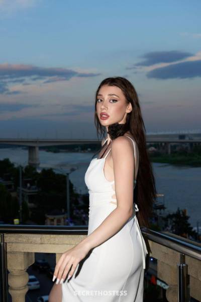 22 Year Old Russian Escort Dubai Brunette - Image 2