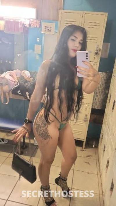 27 year old Chinese Escort in Milwaukee WI la china linda